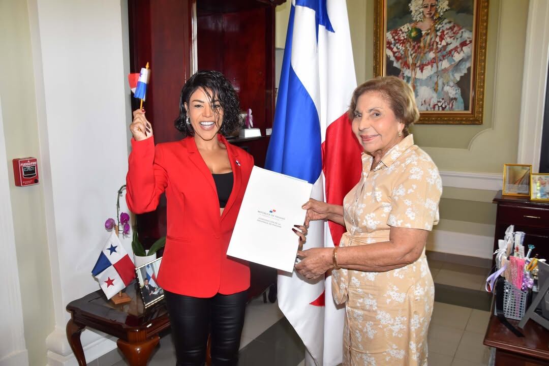 https://www.ellas.pa/estilo-de-vida/la-cantante-demphra-fue-juramentada-como-ciudadana-panamena-por-la-gobernadora-mayin-correa/?utm_source=Newsletter+Ellas+23+de+mayo+2025&utm_medium=Newsletter+Ellas+23+de+mayo+2025&utm_campaign=Newsletter+Ellas+23+de+mayo+2025&utm_id=Newsletter+Ellas+23+de+mayo+2025